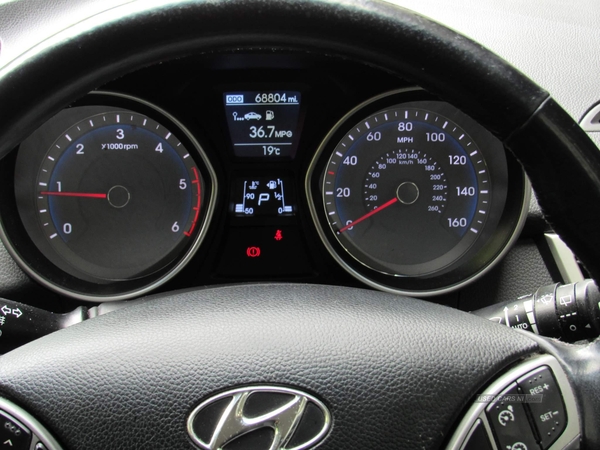 Hyundai i30 1.6 CRDi Style Nav Auto Euro 5 5dr in Down