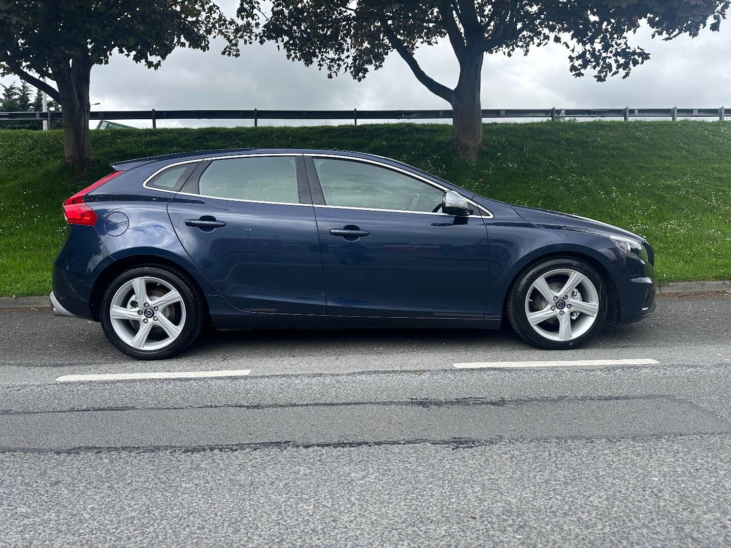 Volvo V40 DIESEL HATCHBACK in Down