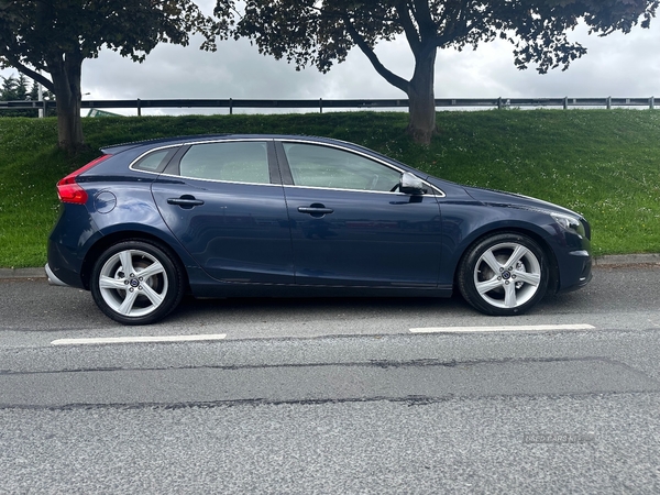 Volvo V40 DIESEL HATCHBACK in Down