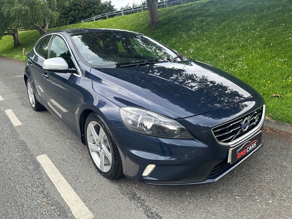 Volvo V40 DIESEL HATCHBACK in Down