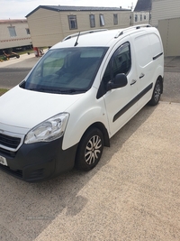 Peugeot Partner 850 1.6 BlueHDi 100 Professional Van [non SS] in Down
