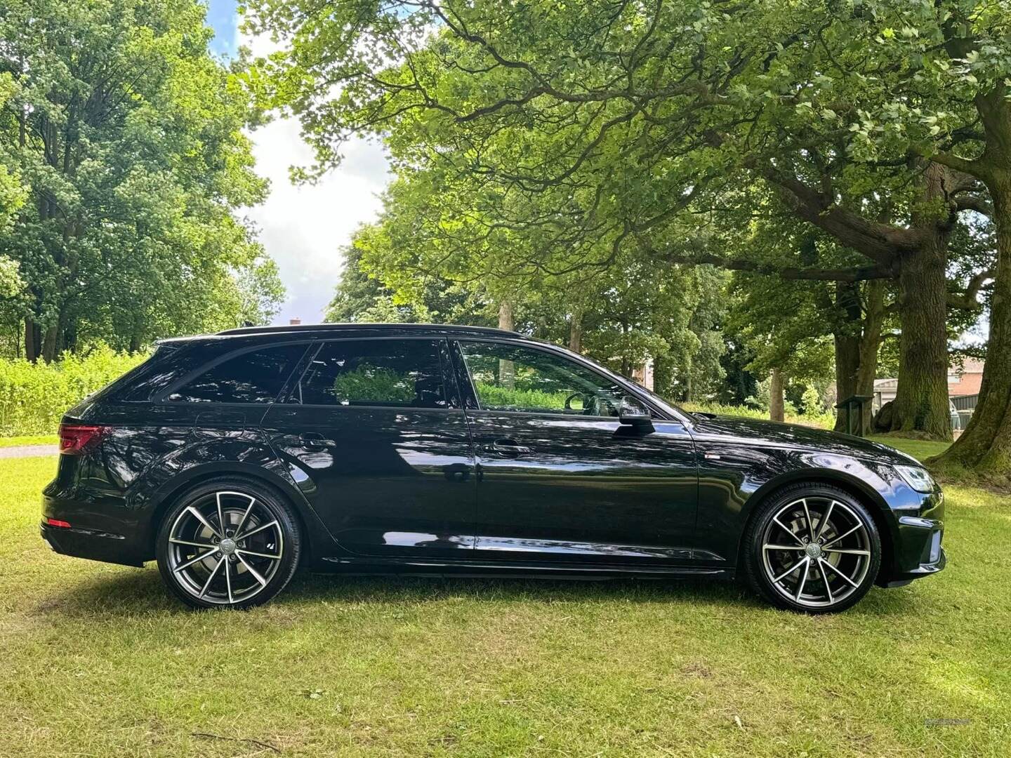 Audi A4 DIESEL AVANT in Armagh