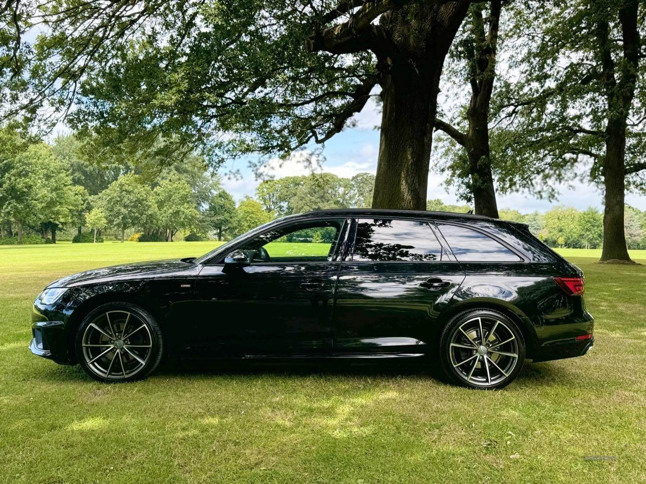 Audi A4 DIESEL AVANT in Armagh