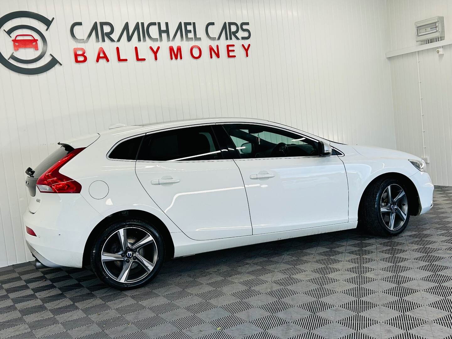 Volvo V40 DIESEL HATCHBACK in Antrim