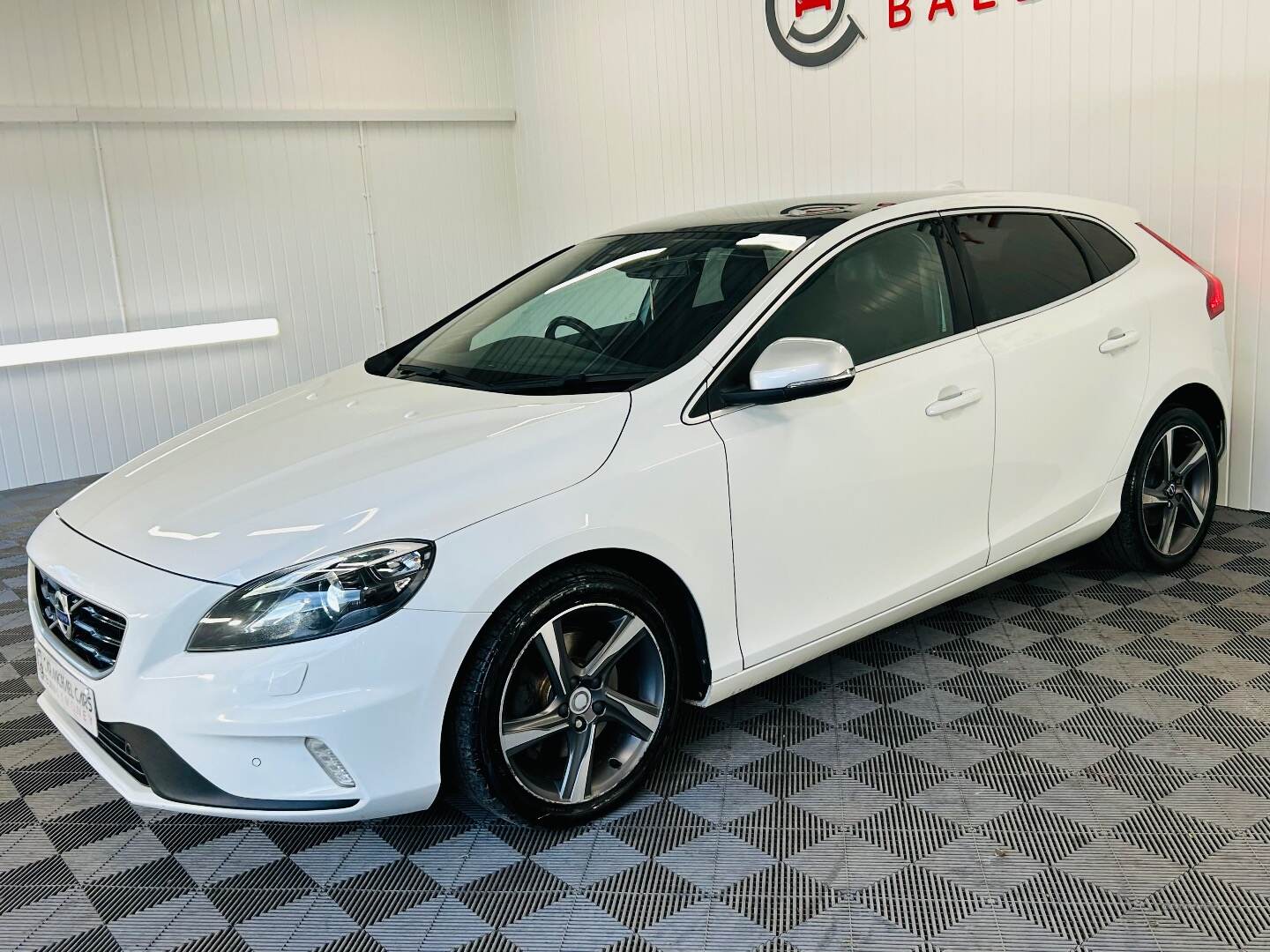 Volvo V40 DIESEL HATCHBACK in Antrim