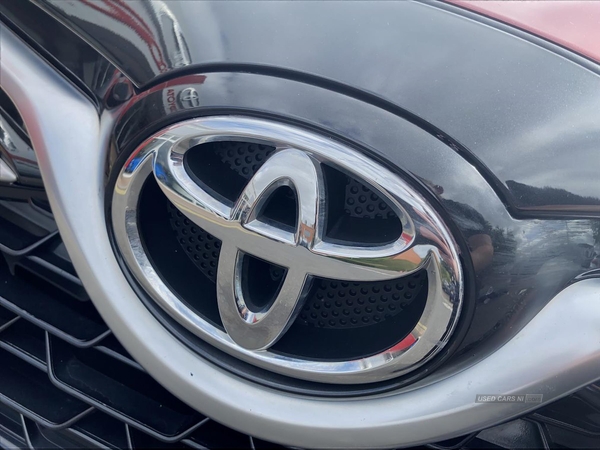 Toyota Yaris 1.33 Vvt-I Design 5Dr in Down
