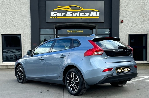 Volvo V40 2.0 D2 MOMENTUM NAV PLUS 5d 118 BHP in Tyrone