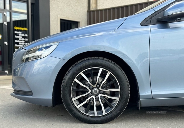 Volvo V40 2.0 D2 MOMENTUM NAV PLUS 5d 118 BHP in Tyrone