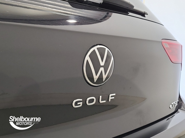 Volkswagen Golf 1.5 eTSI MHEV R-Line Hatchback 5dr Petrol Hybrid DSG Euro 6 (s/s) (150 ps) in Down