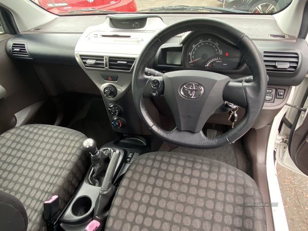 Toyota iQ HATCHBACK in Down