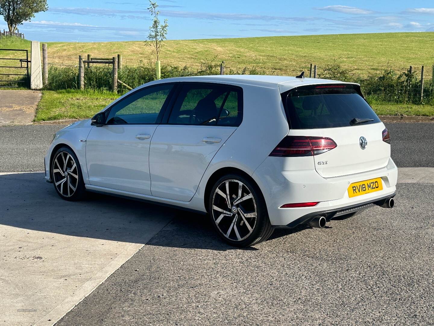 Volkswagen Golf HATCHBACK in Down