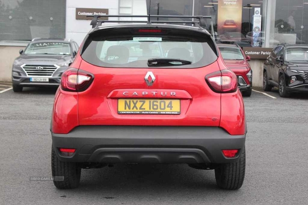 Renault Captur 0.TCE 90 Play 5dr in Down
