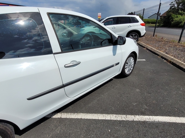 Renault Clio HATCHBACK SPECIAL EDITIONS in Down