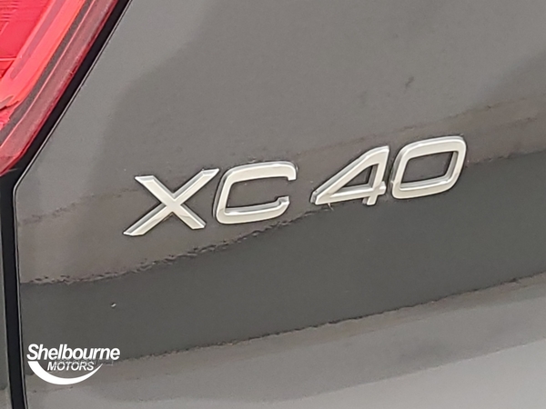 Volvo XC40 2.0 B4 MHEV R-Design SUV 5dr Petrol Hybrid Auto Euro 6 (s/s) (197 ps) in Down