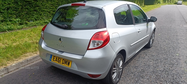 Renault Clio 1.2 16V Dynamique TomTom 3dr in Down