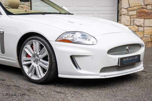 Jaguar XK CONVERTIBLE in Down