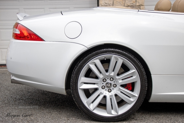 Jaguar XK CONVERTIBLE in Down