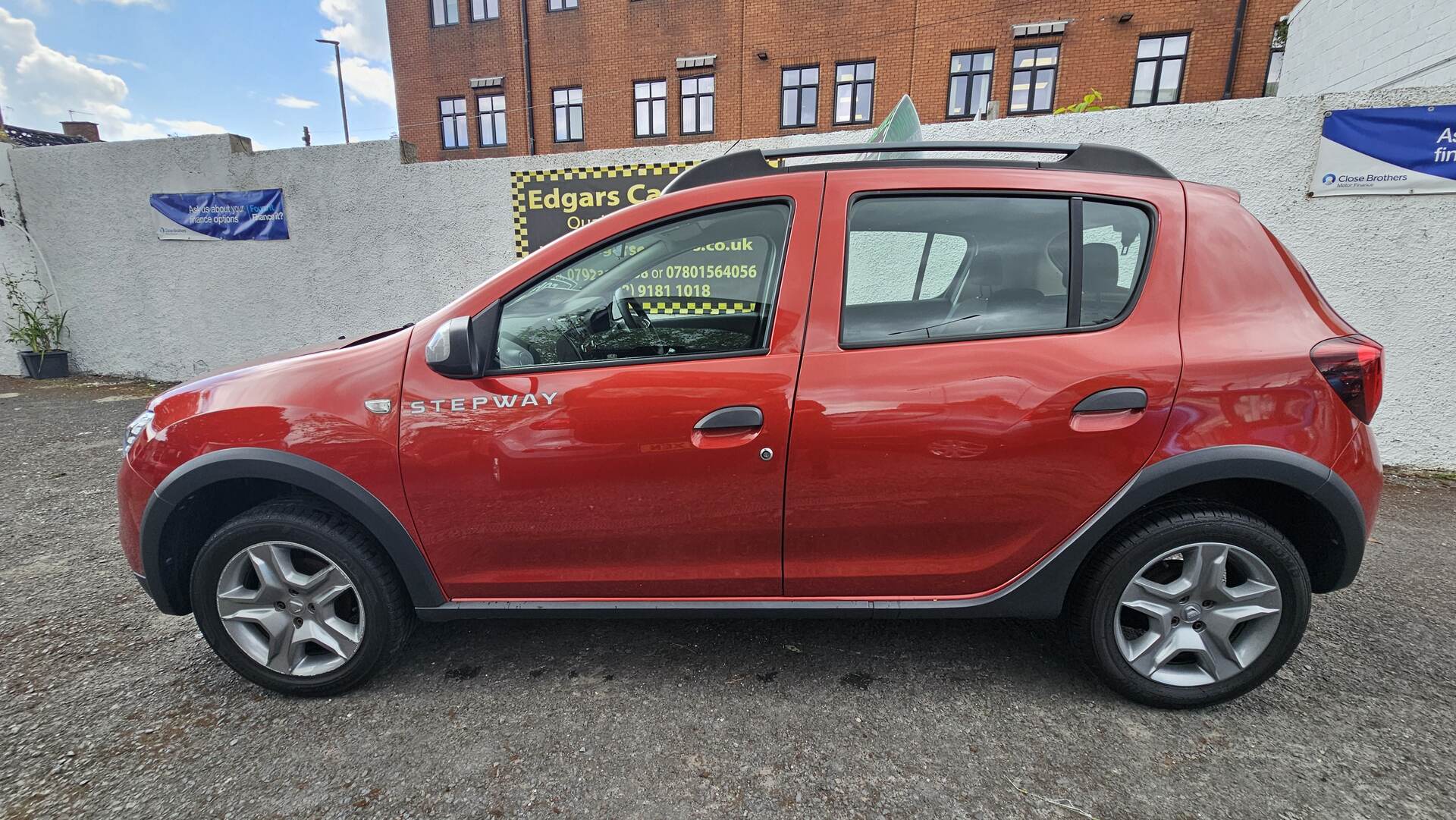 Dacia Sandero Stepway HATCHBACK in Down