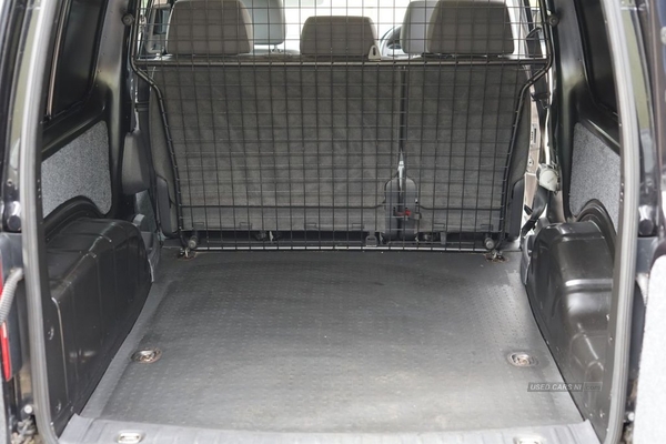 Volkswagen Caddy Maxi 1.6 C20 TDI KOMBI 5d 101 BHP 5 SEATS, CD PLAYER, DOG GUARD in Down