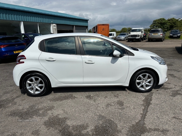 Peugeot 208 HATCHBACK in Antrim