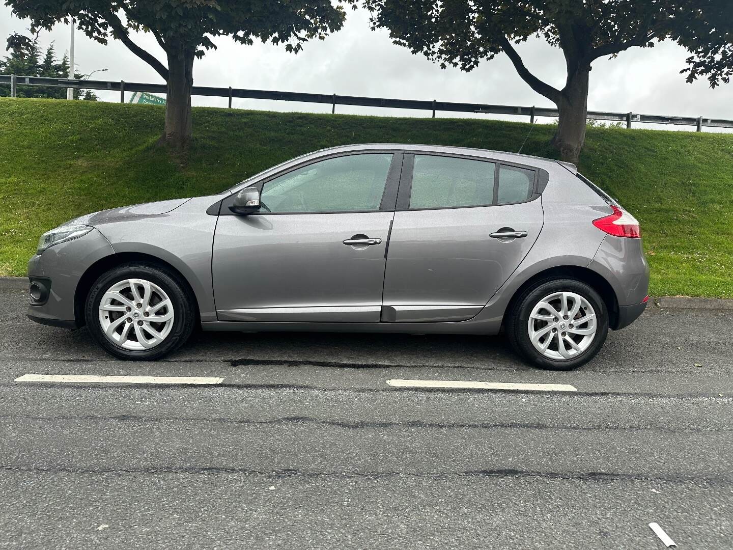 Renault Megane HATCHBACK in Down