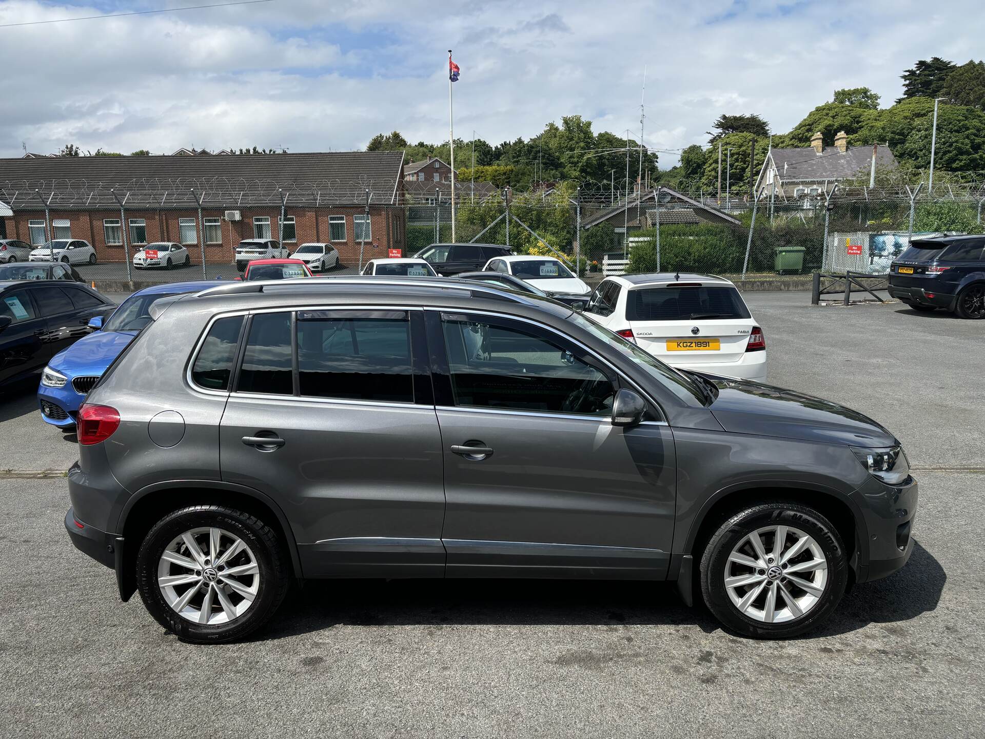 Volkswagen Tiguan DIESEL ESTATE in Down