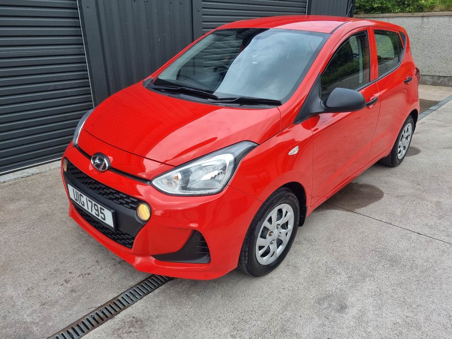 Hyundai i10 HATCHBACK in Tyrone