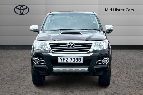 Toyota Hilux 3.0 D-4D Invincible X 4WD Euro 5 4dr (Style) in Tyrone