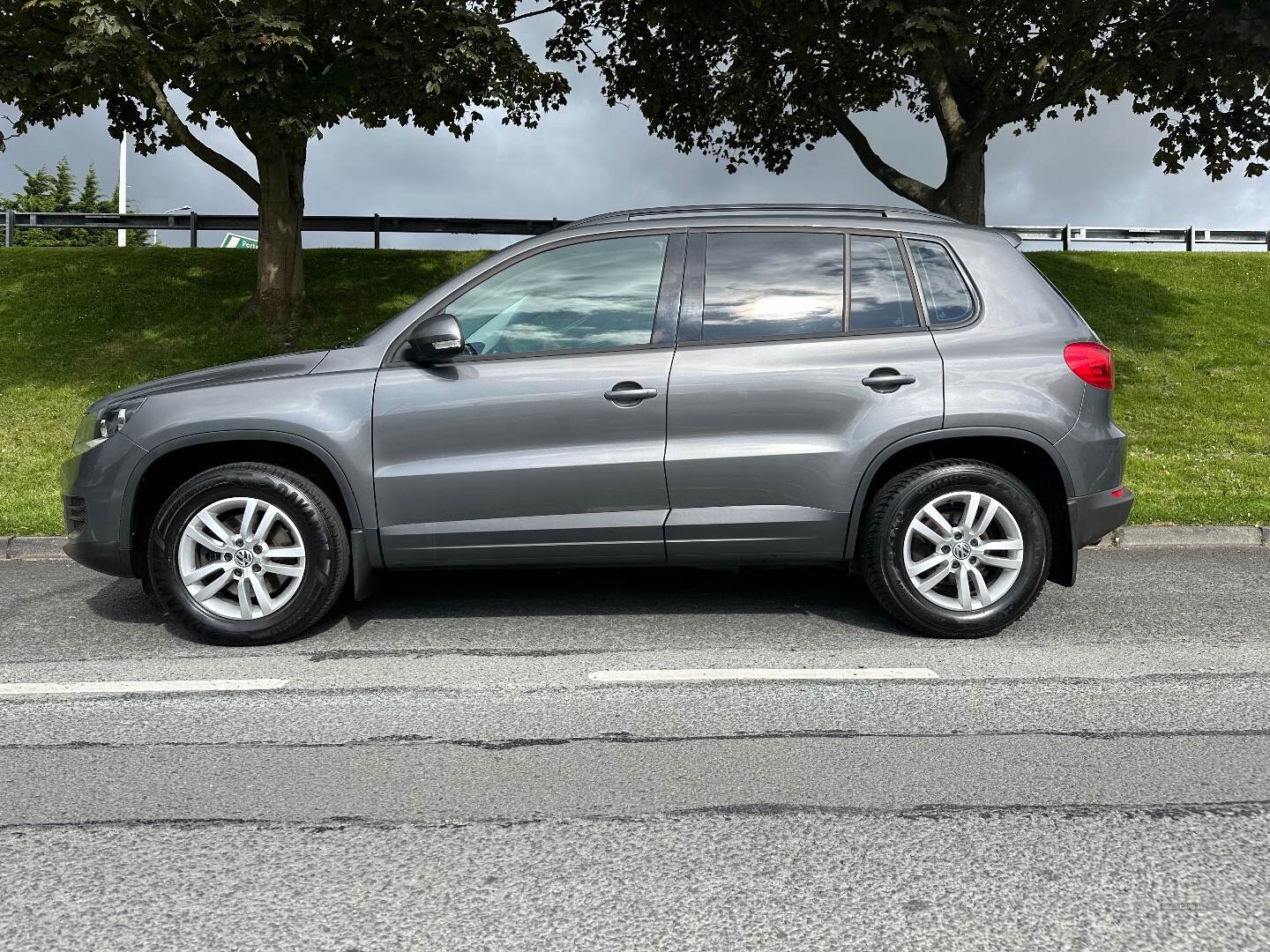 Volkswagen Tiguan DIESEL ESTATE in Down