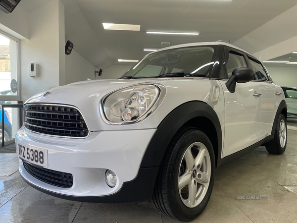 MINI Countryman ONE in Down