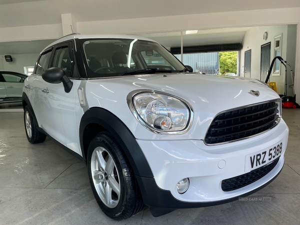 MINI Countryman ONE in Down