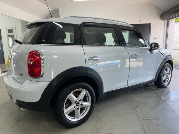 MINI Countryman ONE in Down