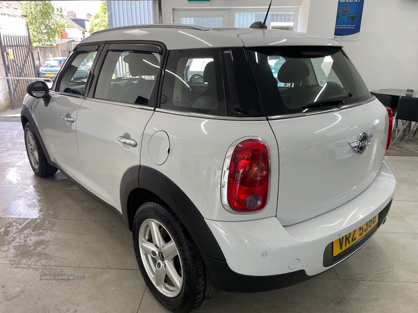 MINI Countryman ONE in Down