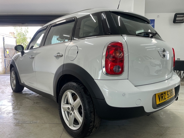 MINI Countryman ONE in Down