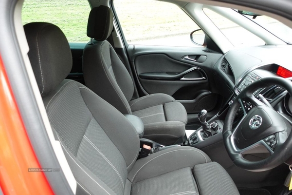 Vauxhall Zafira Tourer 2.0 SRI CDTI 5d 128 BHP LONG MOT / CRUISE CONTROL in Antrim