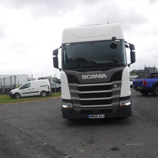 Scania R450 6X2 with centre lift axle & twin diesel tanks in Down