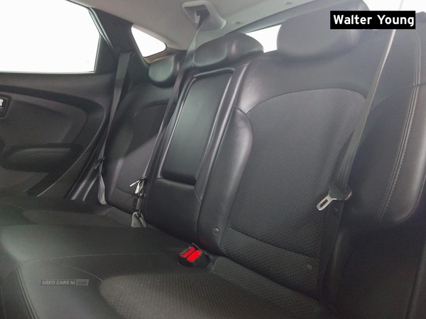Hyundai ix35 2.0 CRDi Premium SUV 5dr Diesel Manual 4WD Euro 5 (134 bhp) in Antrim