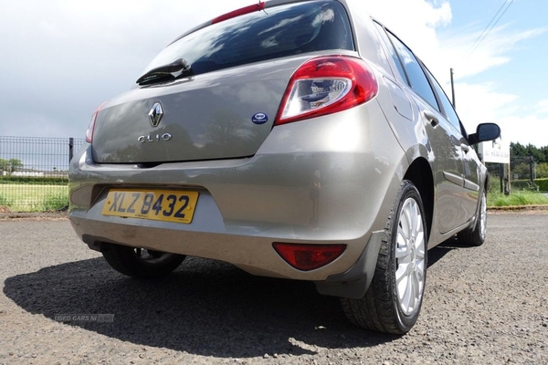 Renault Clio 1.1 DYNAMIQUE 16V 5d 74 BHP GOOD HISTORY INCLUDING T.BELT in Antrim