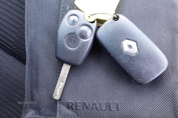 Renault Clio 1.1 DYNAMIQUE 16V 5d 74 BHP GOOD HISTORY INCLUDING T.BELT in Antrim