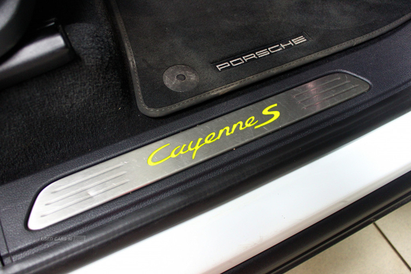 Porsche Cayenne Platinum Edition S E Hybrid Tiptronic Auto in Derry / Londonderry