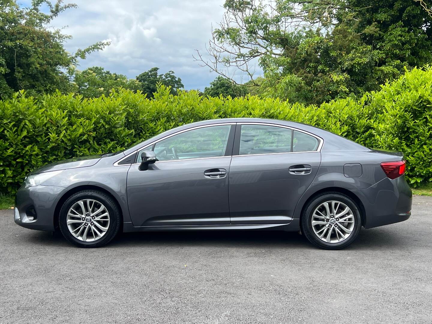 Toyota Avensis DIESEL SALOON in Down