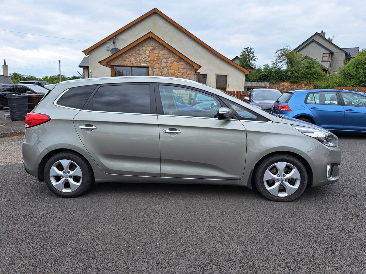 Kia Carens DIESEL ESTATE in Antrim