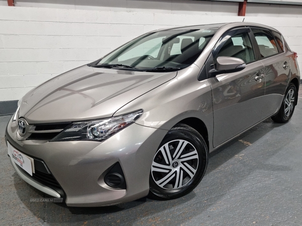 Toyota Auris HATCHBACK in Antrim