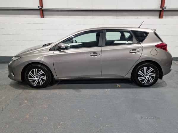 Toyota Auris HATCHBACK in Antrim