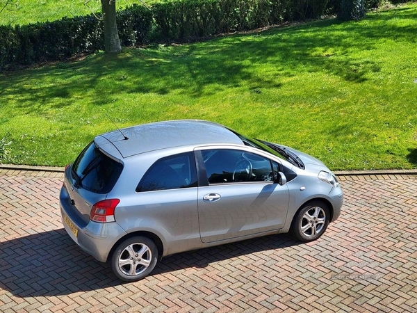 Toyota Yaris 1.33 VVT-i TR 3dr [6] in Down