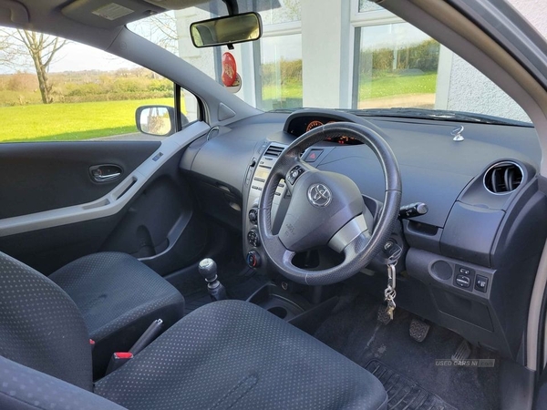 Toyota Yaris 1.33 VVT-i TR 3dr [6] in Down