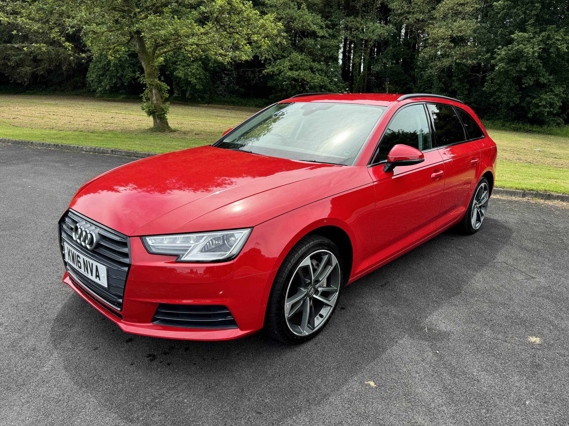 Audi A4 DIESEL AVANT in Tyrone