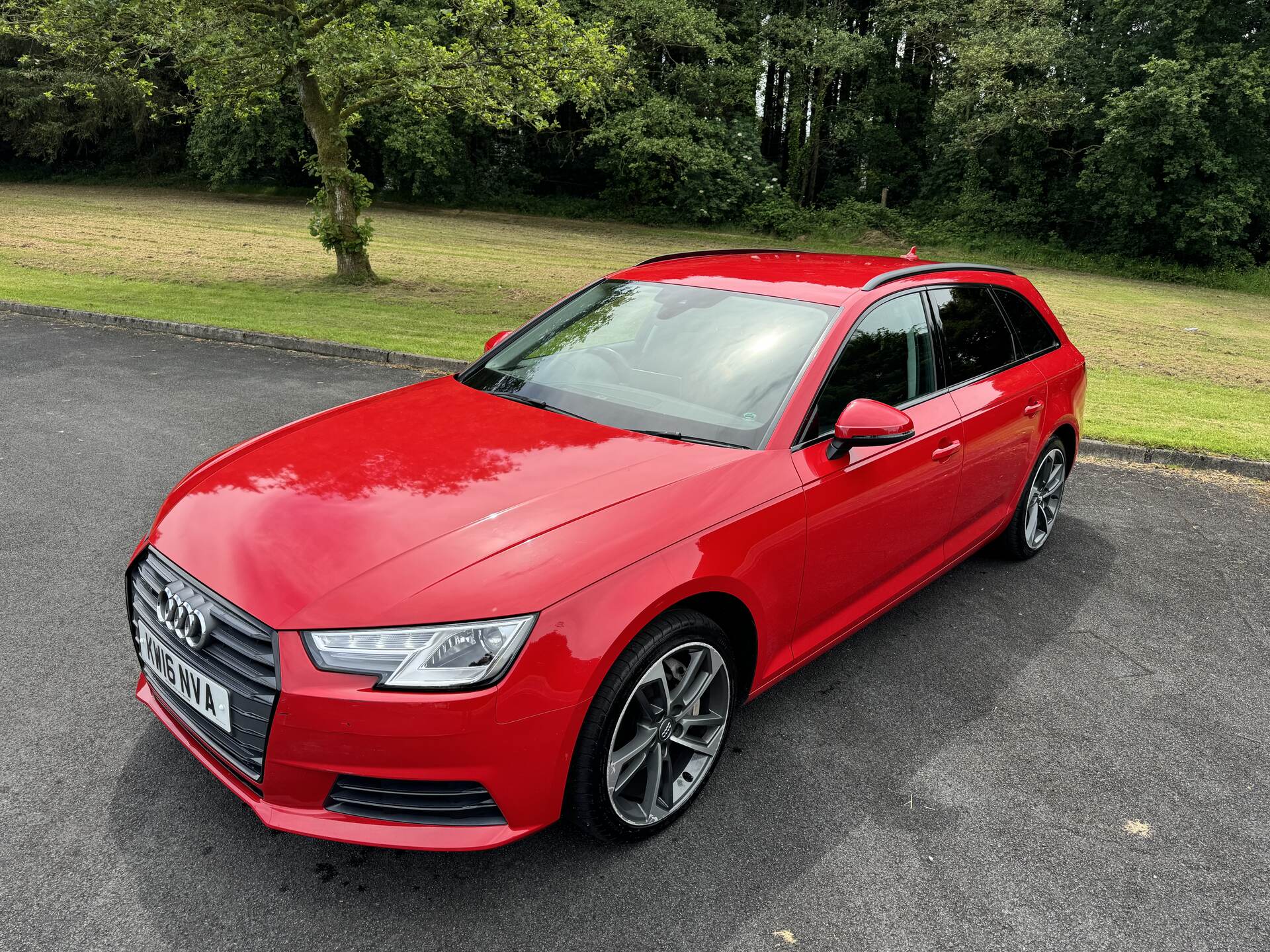 Audi A4 DIESEL AVANT in Tyrone