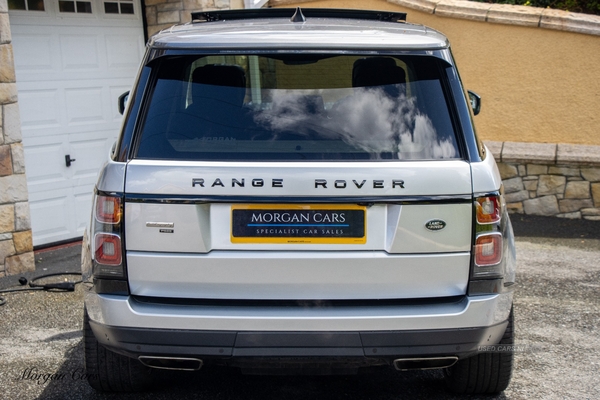 Land Rover Range Rover ESTATE in Down