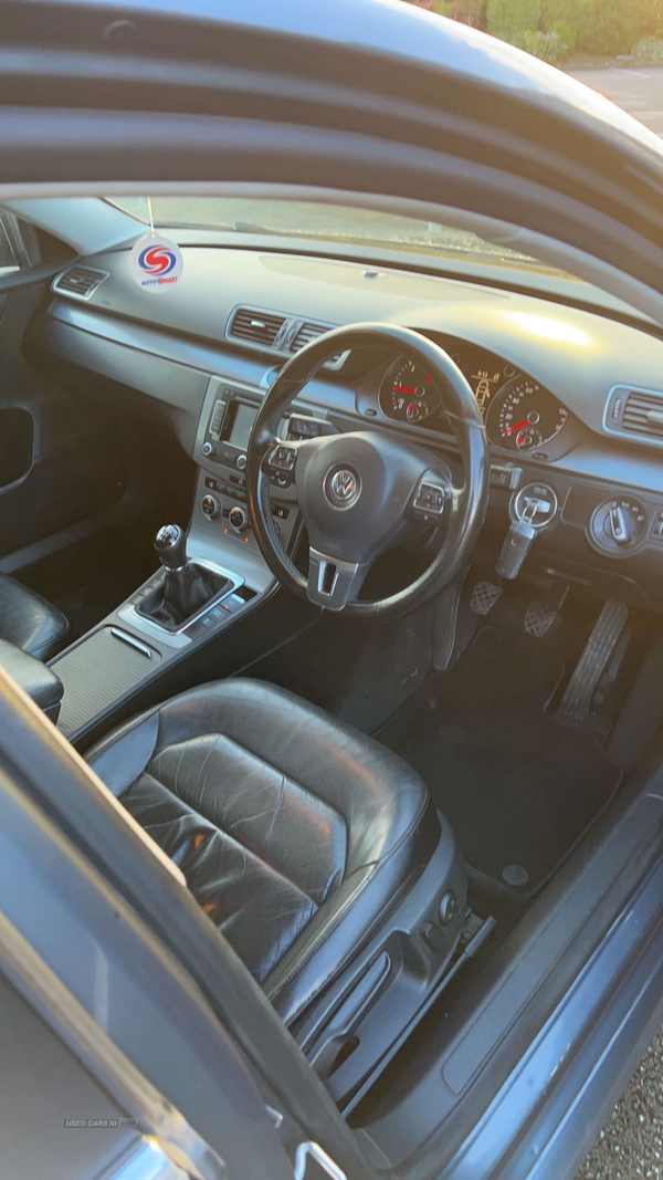 Volkswagen Passat 2.0 TDI Bluemotion Tech Executive 4dr in Down